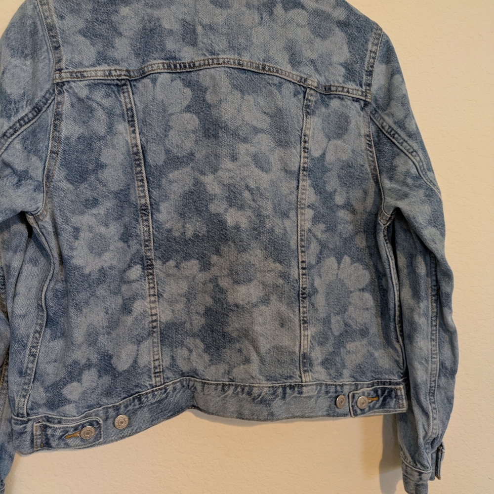 Levi's Classic Cut Blue Denim Jacket w/Bleach Flower & Y2K Pockets & Style - Picture 12 of 12